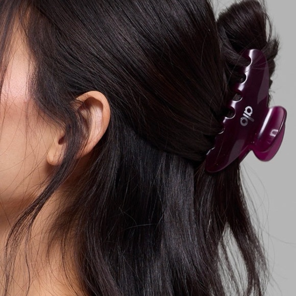 New Alo 90's Claw Clip - Burgundy Clear Limited - Picture 4 of 4